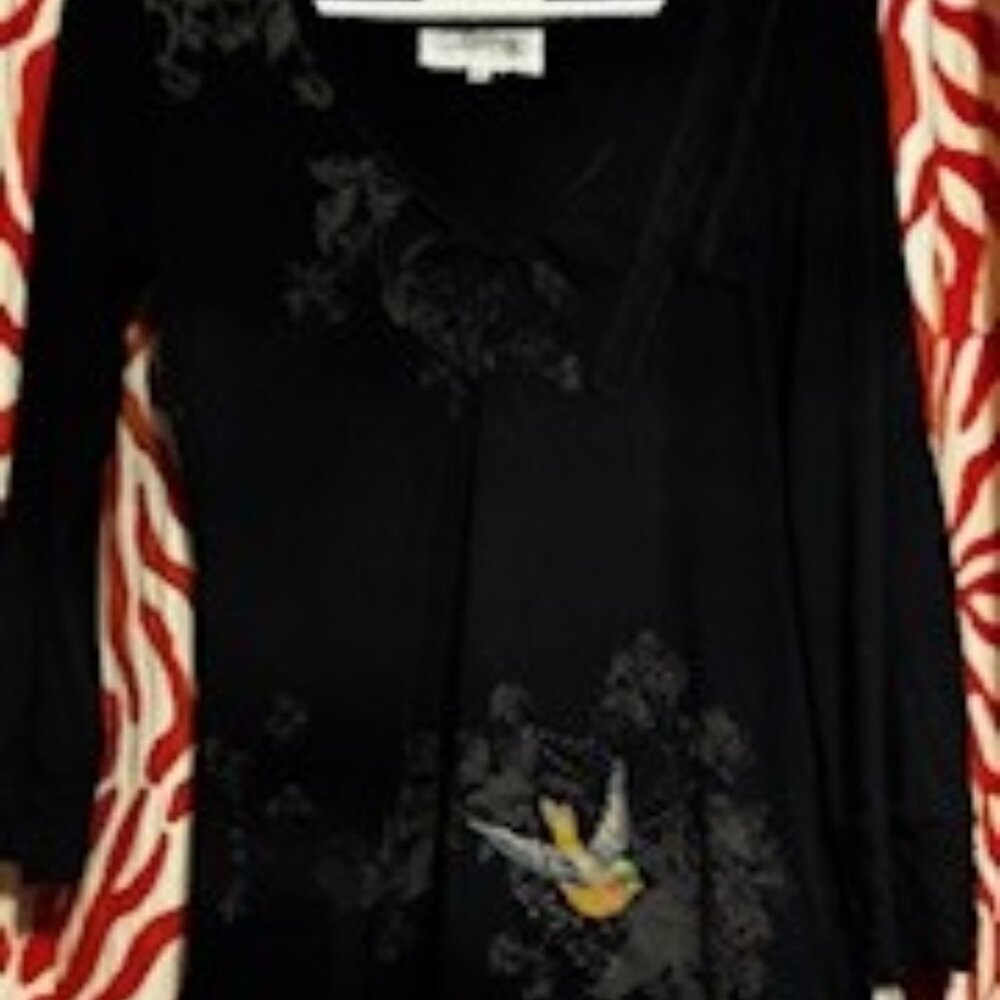 Black Wrist length V-neck Top, Beautiful Yellow Bird on Front,  Cotton, Size Sm.
